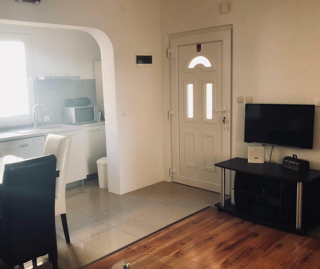 Apartman Stevic Pisak Eksteriør bilde